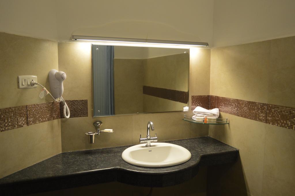 Hotel Aida Kottayam Zewnętrze zdjęcie
